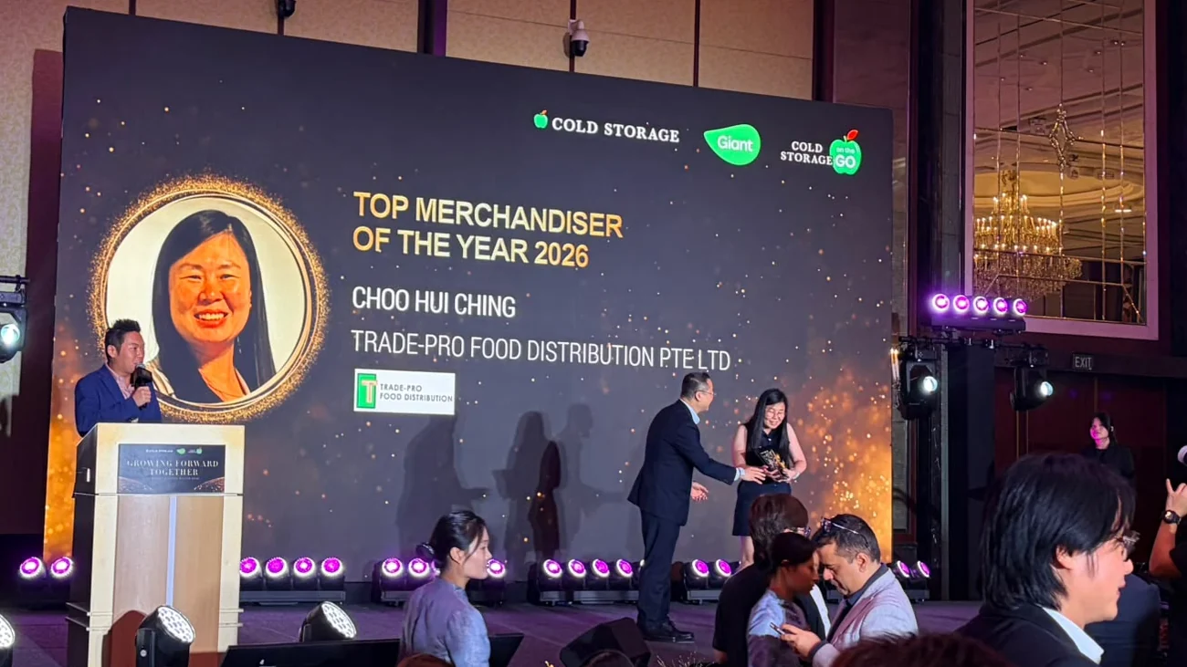 Choo Hui Ching of Trade-Pro Food Distribution receiving the Top Merchandiser of the Year 2026 award