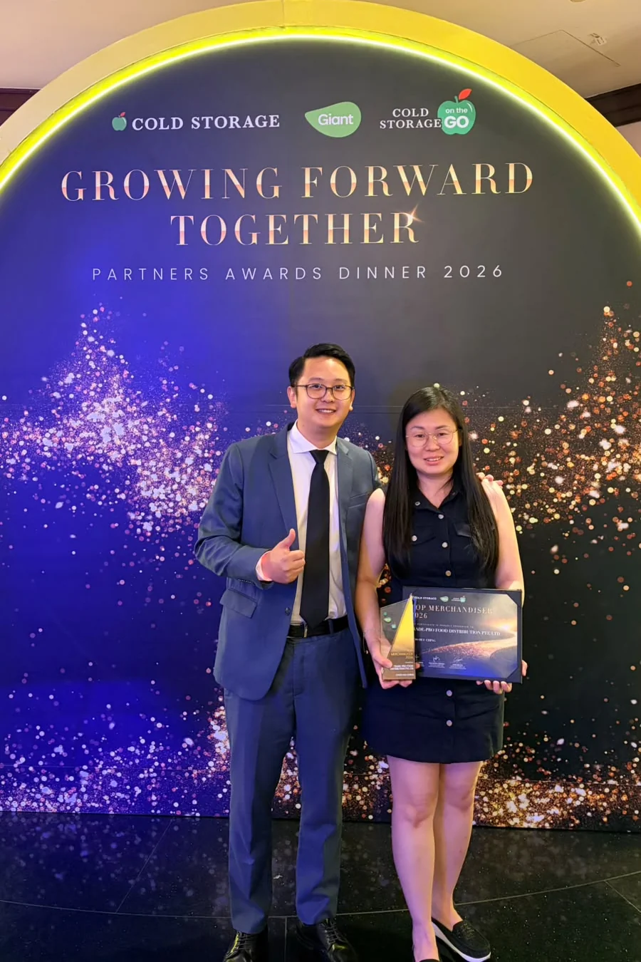 Choo Hui Ching with the Top Merchandiser of the Year 2026 trophy, with James Lin, Senior Manager and Head of Retail at Trade-Pro Food Distribution